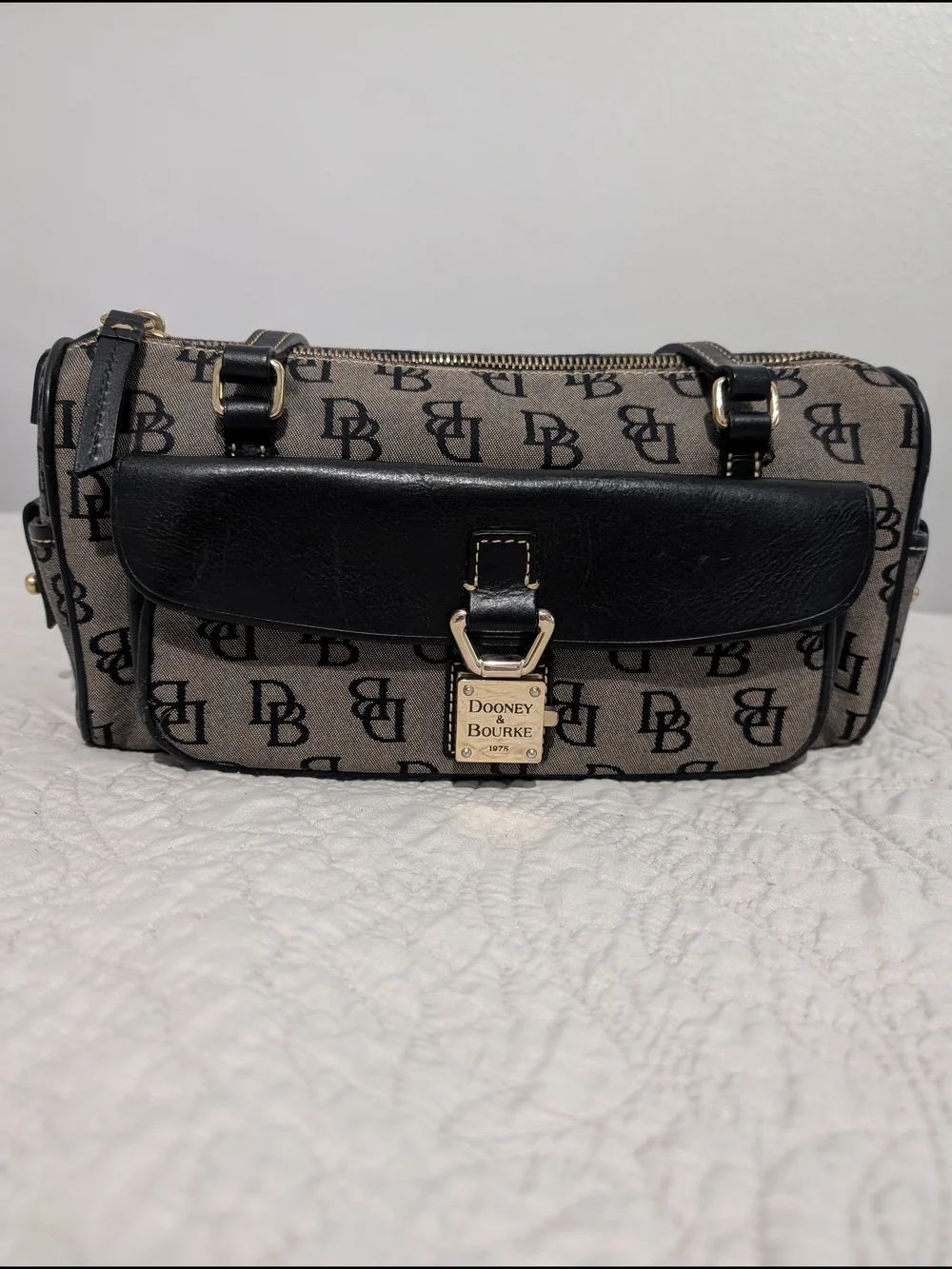 Dooney & Bourke Black and Tan Logo Shoulder Bag - Picture 2 of 9